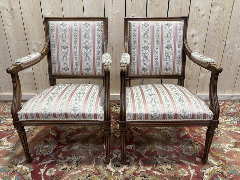 Paire De Fauteuils à La Reine De Style Louis XVI photo for sale