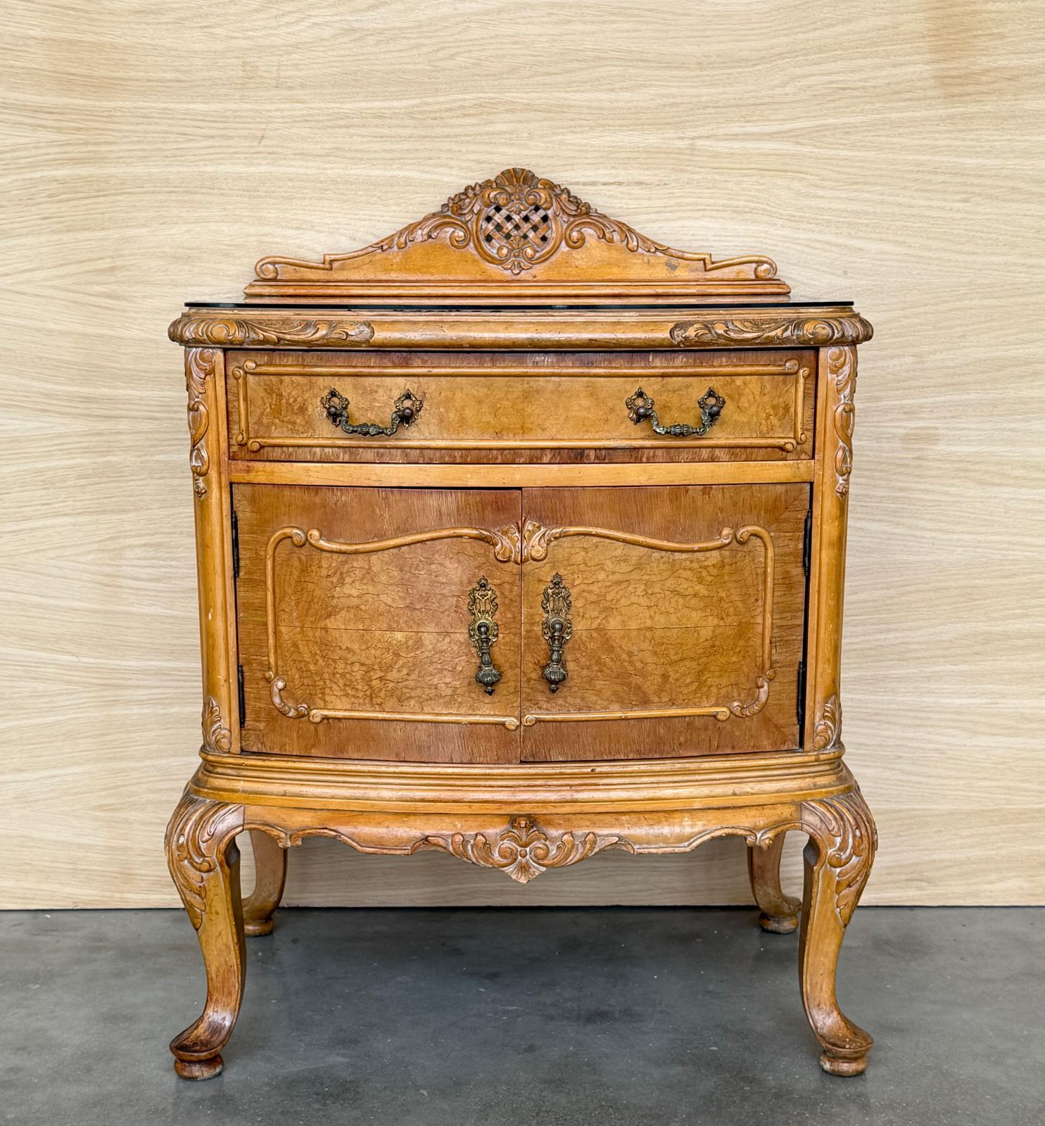 Tables de chevet italiennes du début du XXe siècle en chêne clair à deux portes photo furniture