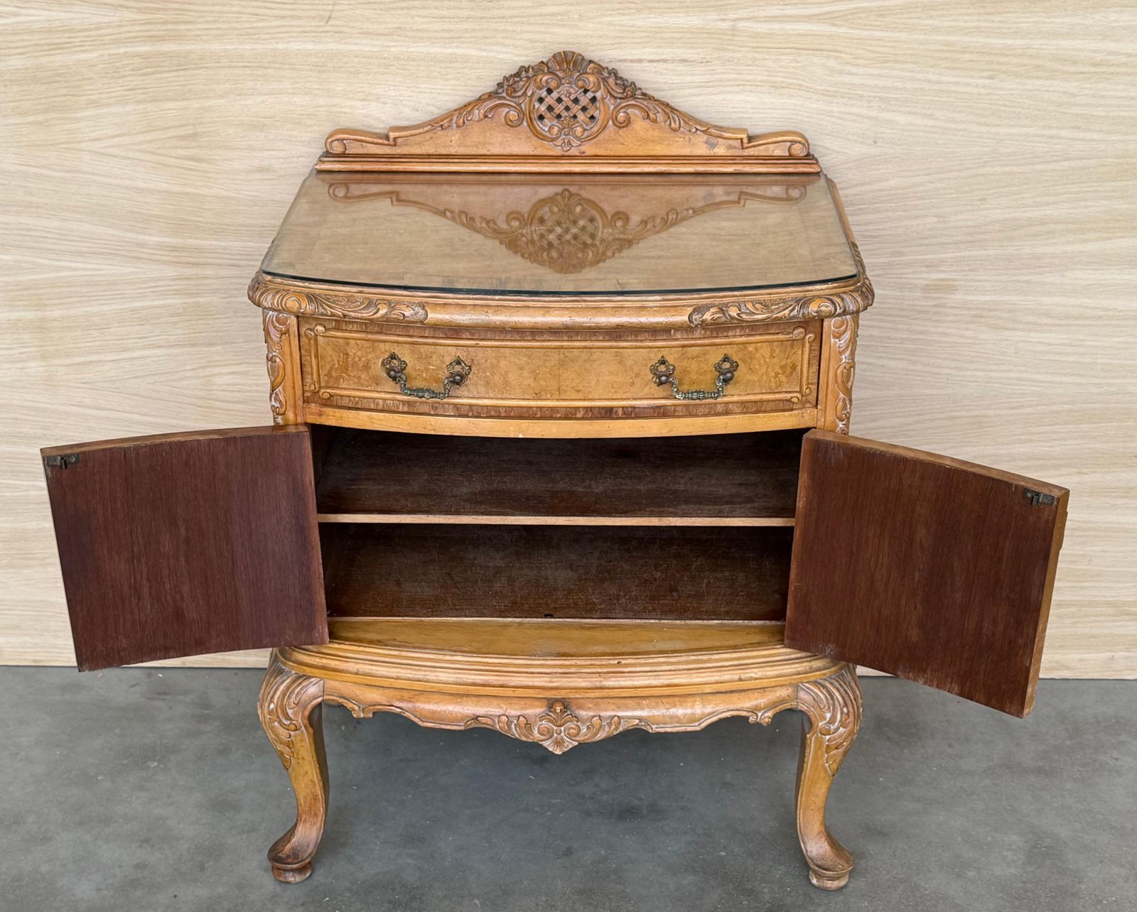 Tables de chevet italiennes du début du XXe siècle en chêne clair à deux portes photo vintage