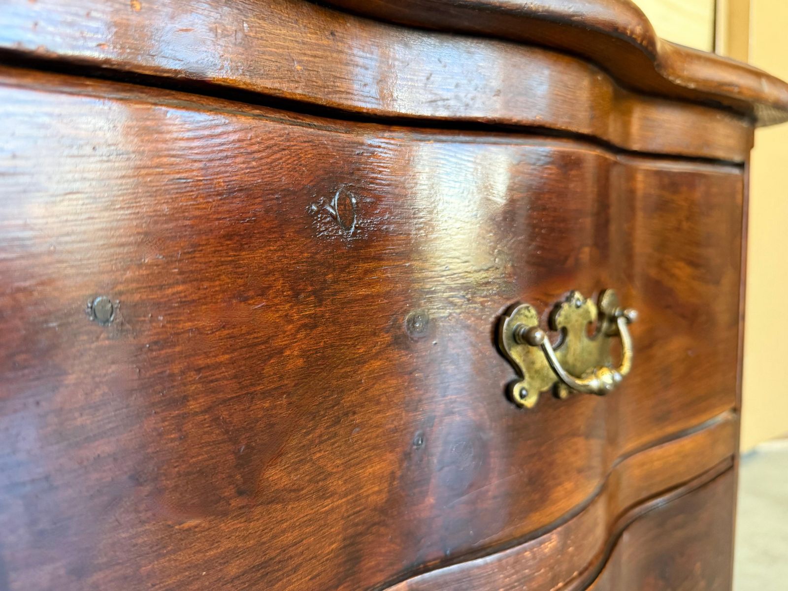 photo buy Paire de tables de chevet françaises en noyer massif à deux tiroirs
