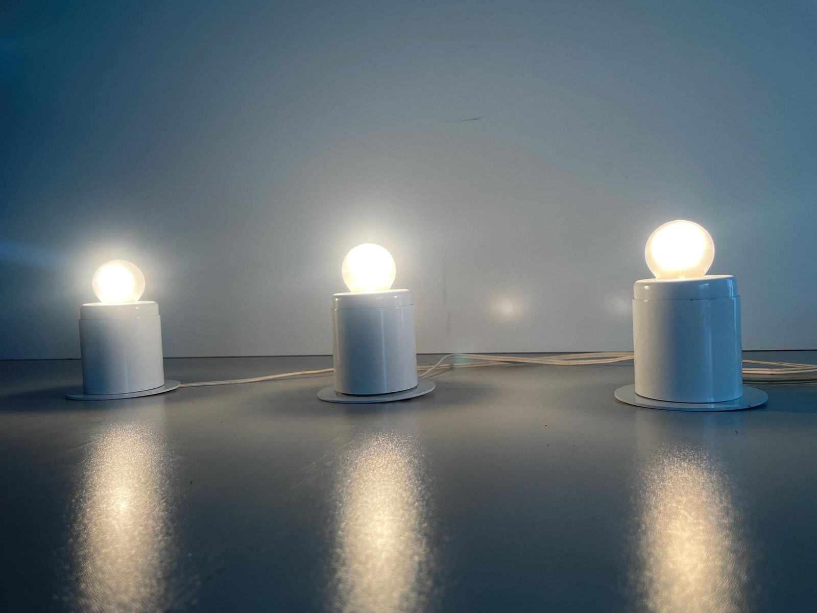 Minimal Design Set Of 3 White Metal Wall Lamps Still Of Artemide, 1970s, Italy photo vintage