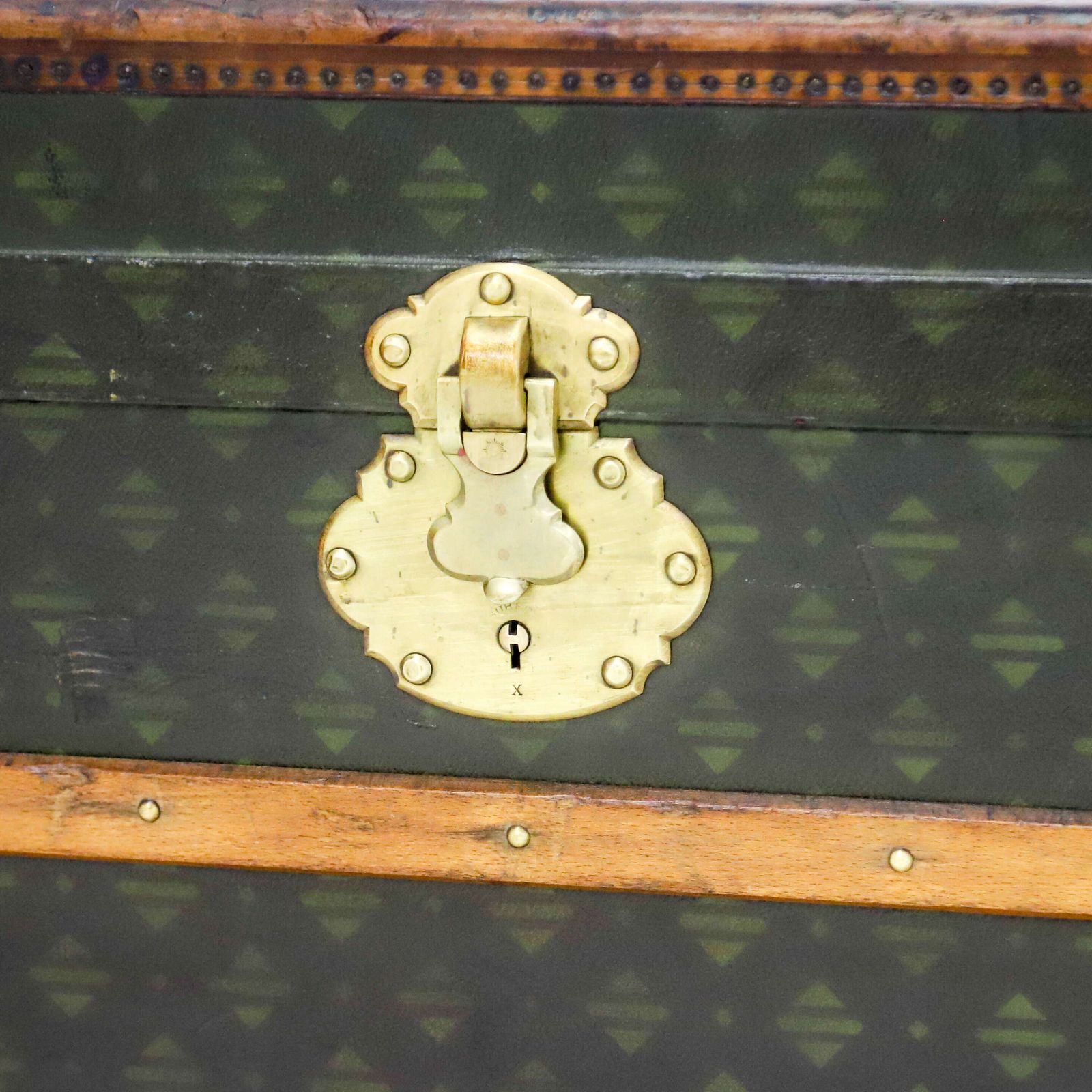 photo vintage Rare Aux états Unis Monogram Steamer Trunk   A Timeless Travel Companion
