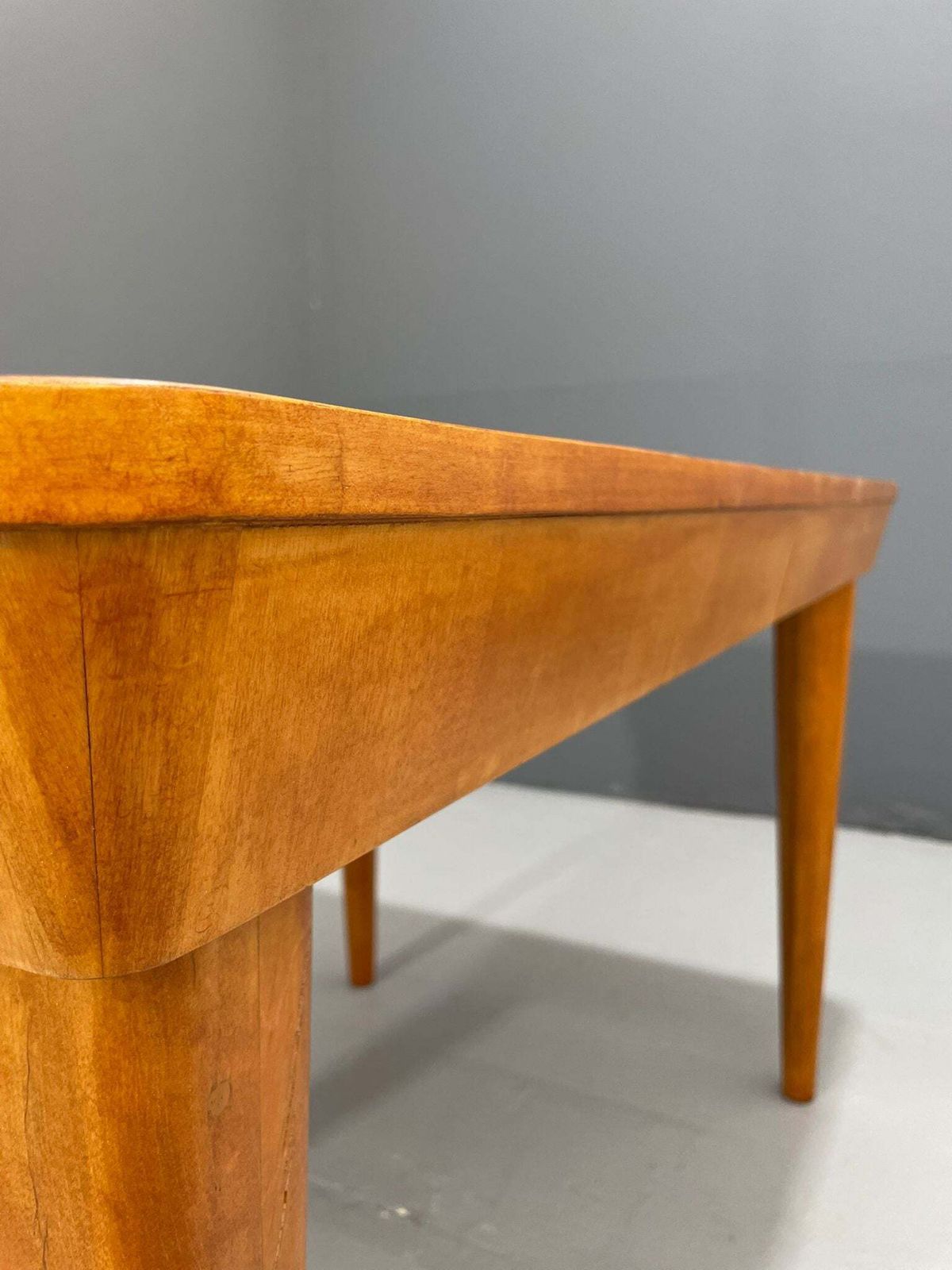 photo furniture Uitschuifbare Eettafel Met Dambordfineer – Jindřich Halabala, Jaren 1940–50