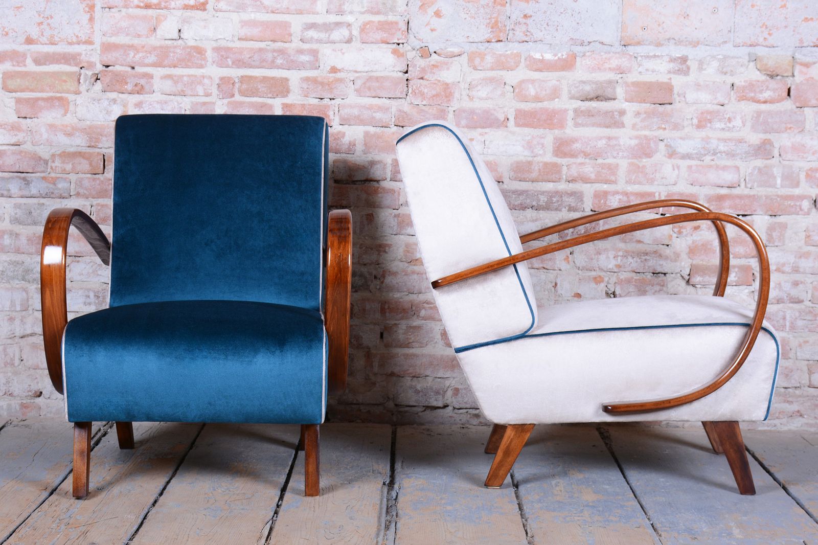 photo vintage Pair Of Restored Art Deco Armchairs, By J. Halabala, Up Závody, Czech, 1940s