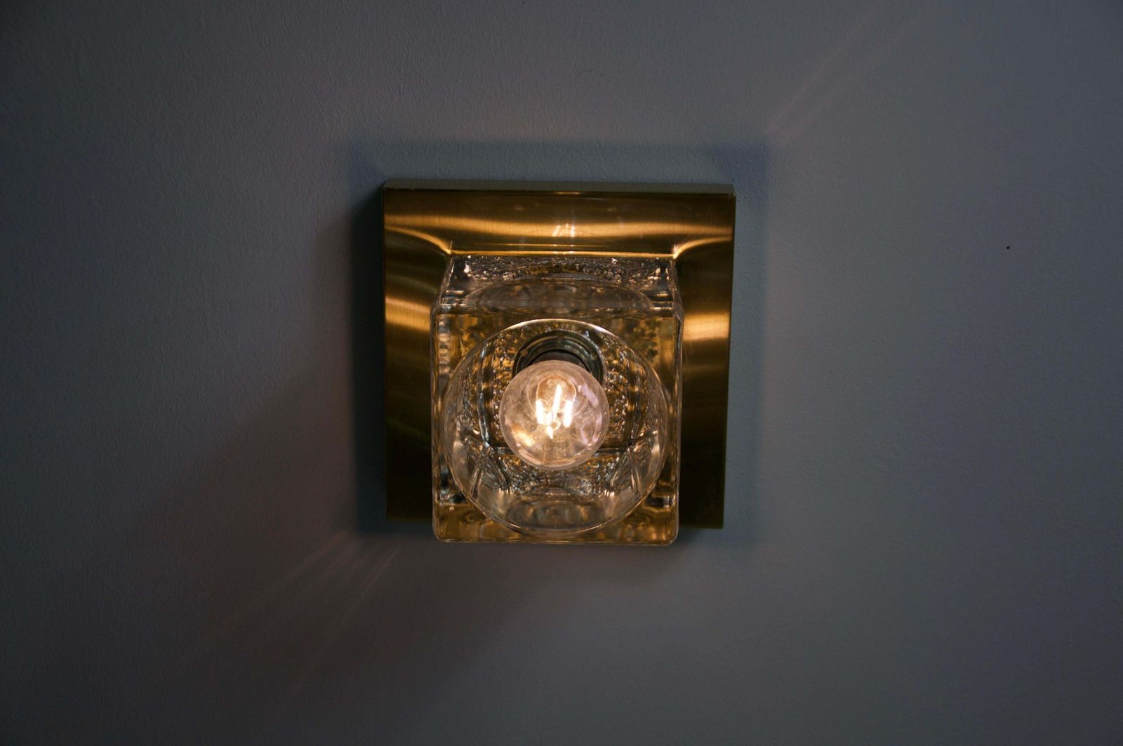 1 Of 4 Ice Glass Cube Wall Lamps With Brass Base By Peill & Putzler, 1970s photo vintage