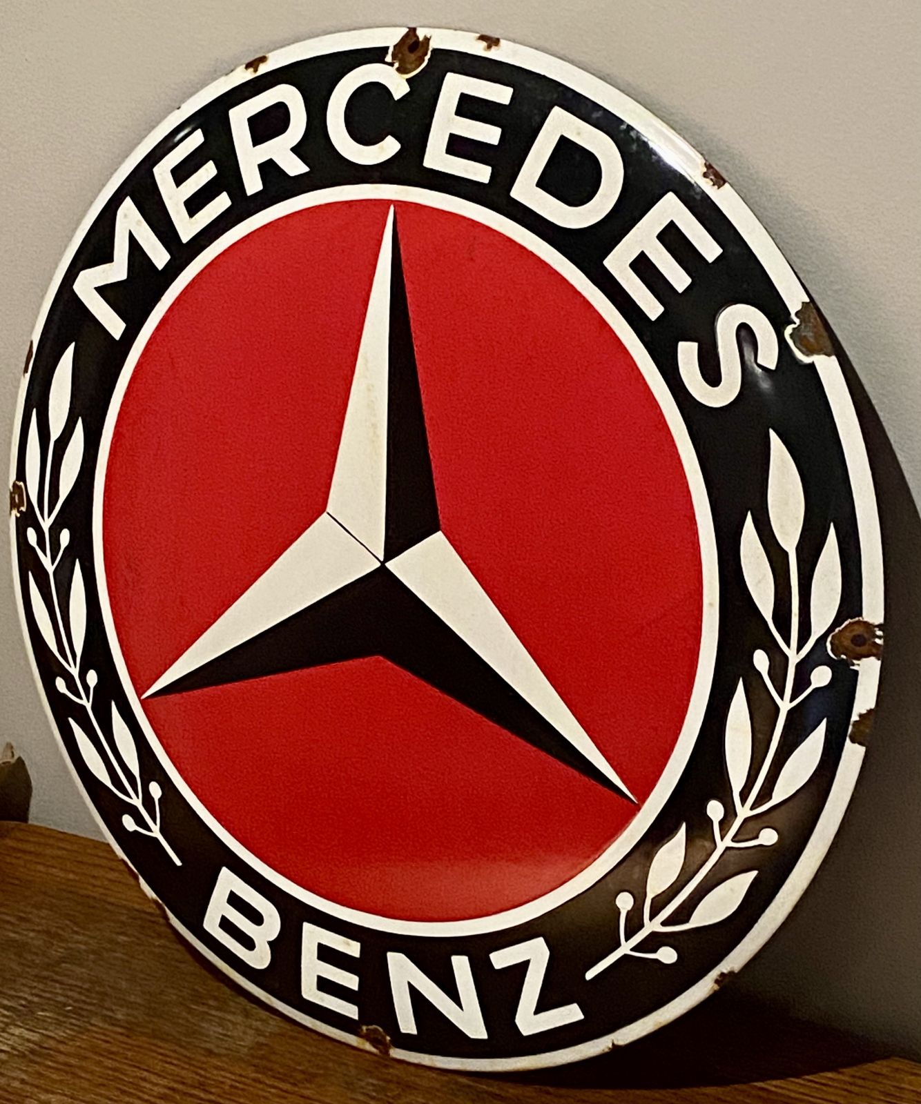 Mercedes Benz Metal Sign Dealership Showroom G Wagon Gle Eqa Eqe Cle Amg Gt Amg A 45 Slk W124 Automotive Automobile Gas Oil Gasoline Sign Maybach Car photo vinterior