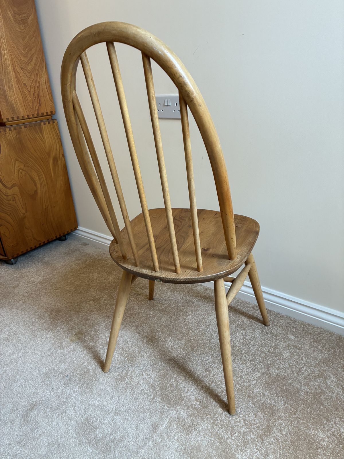 Set Of 6 Period Ercol Quaker Dining Chairs (2 Carver, 4 Standard)   Excellent Condition photo furniture