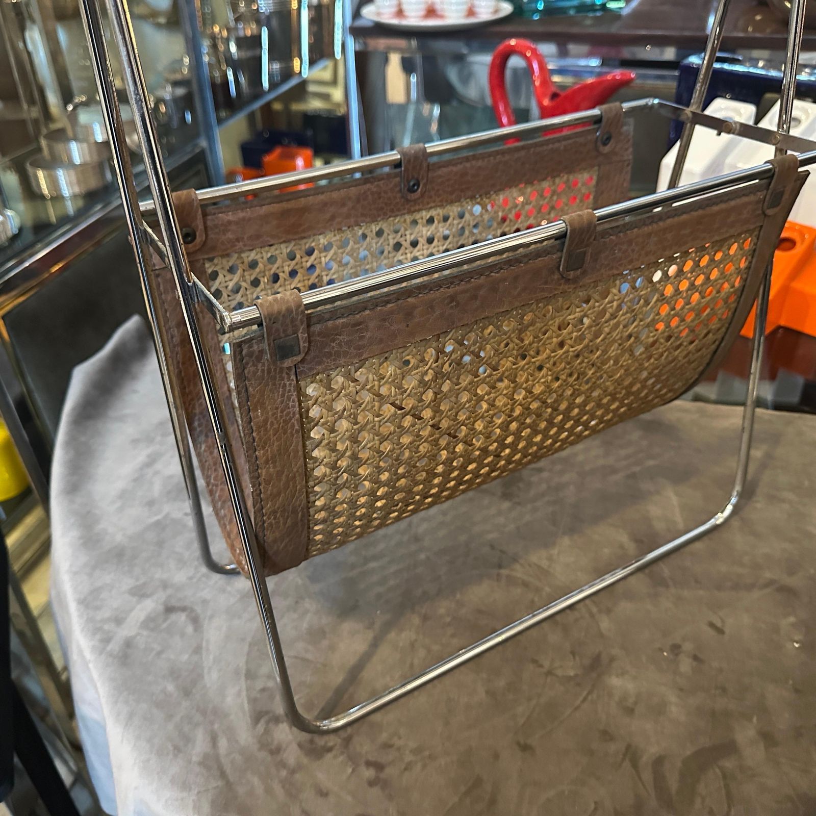 photo vintage 1970s Mid Century Modern Steel, Leather And Wicker Italian Magazine Stand