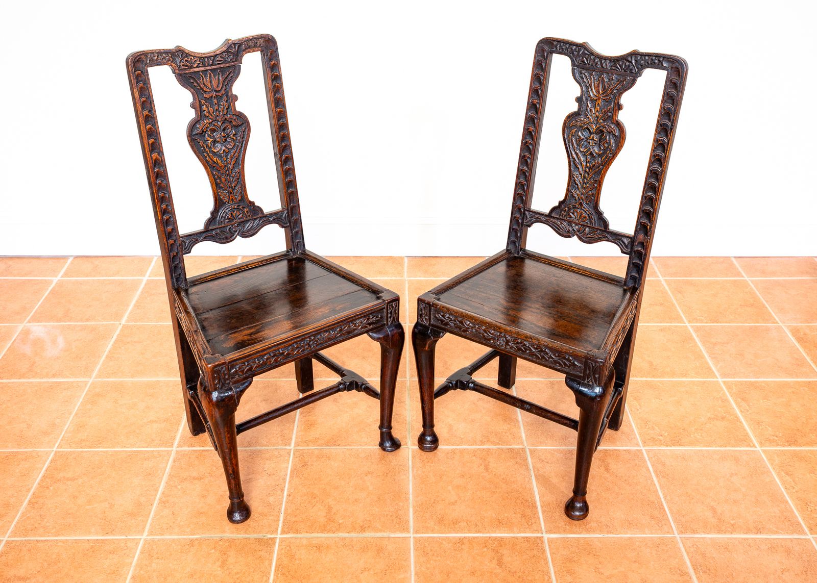 photo furniture Pair Of Jacobean Carved Hall Chairs Oak 1620 Antique Country House Chairs Primitive Baronial Side Dining Chairs
