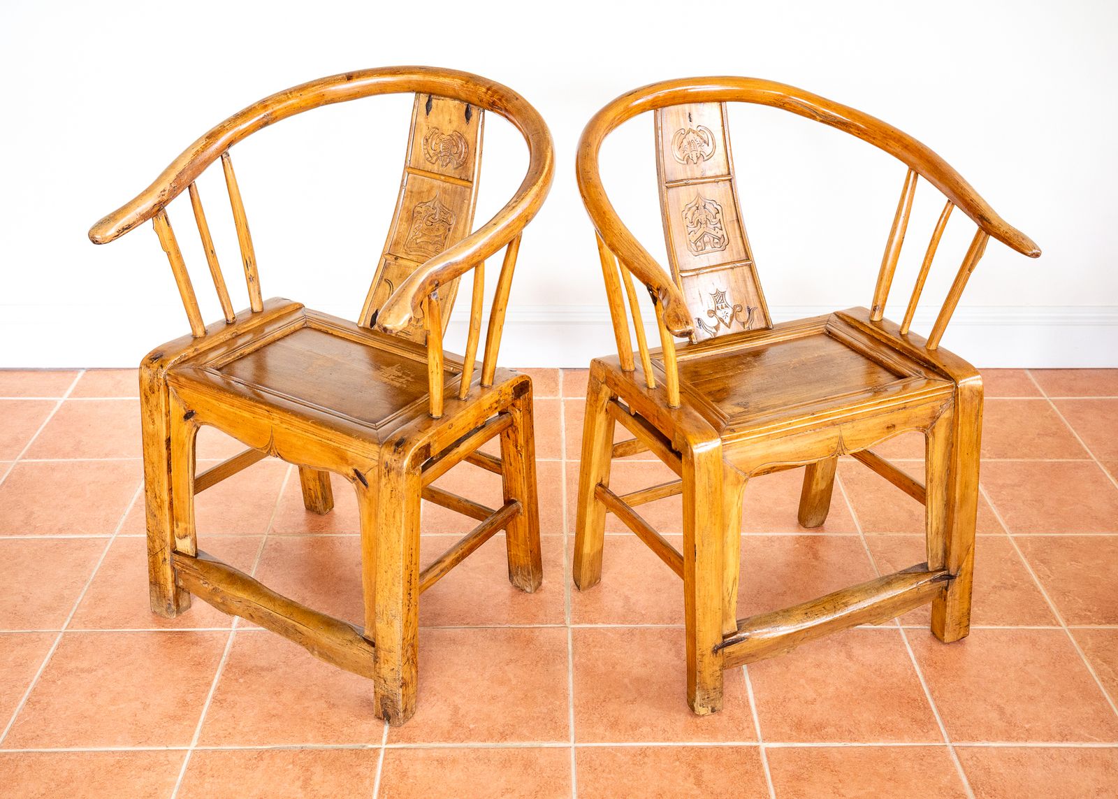 Pair Of Blonde Antique Chinese Armchairs Horseshoe Carved Motifs Country Grand Tutor Orienta.L Hall Throne Chairs Bohemian Country House photo 2950.0