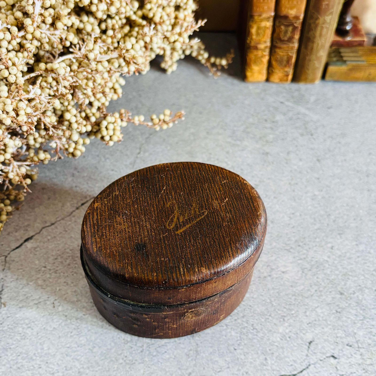 Large Victorian Oval Leather Covered Traveling Inkwell