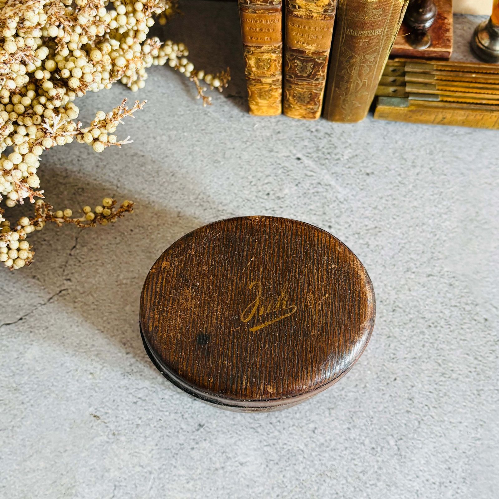 Large Victorian Oval Leather Covered Traveling Inkwell photo for sale