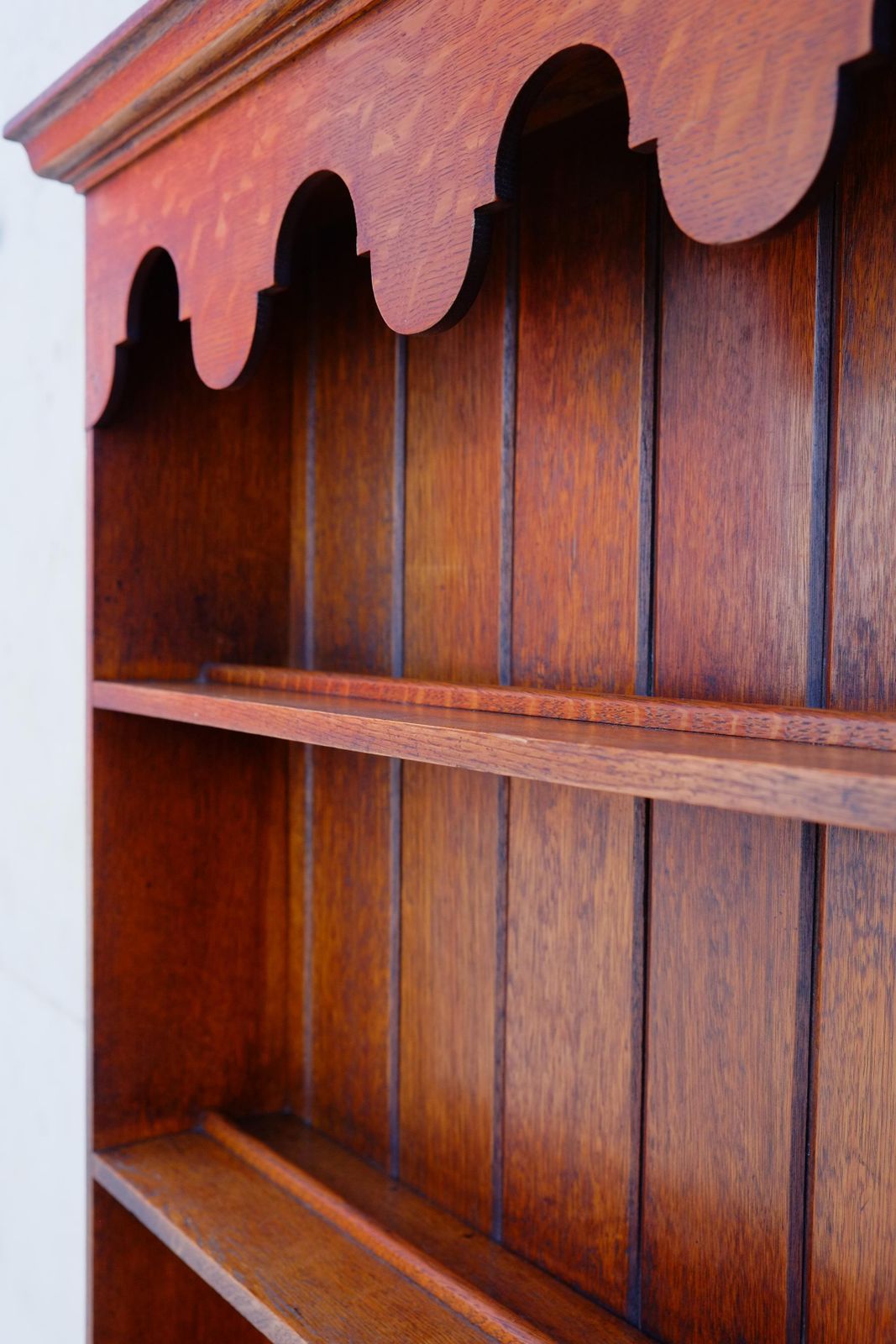Compact Antique Solid Oak Welsh Dresser With Plate Rack photo vinterior