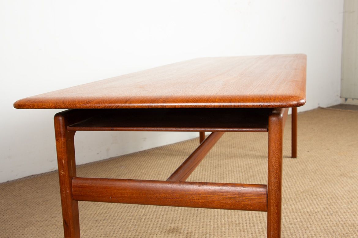 Grande table basse danoise en teck avec 2 porte-documents latéraux, 1960. photo vintage