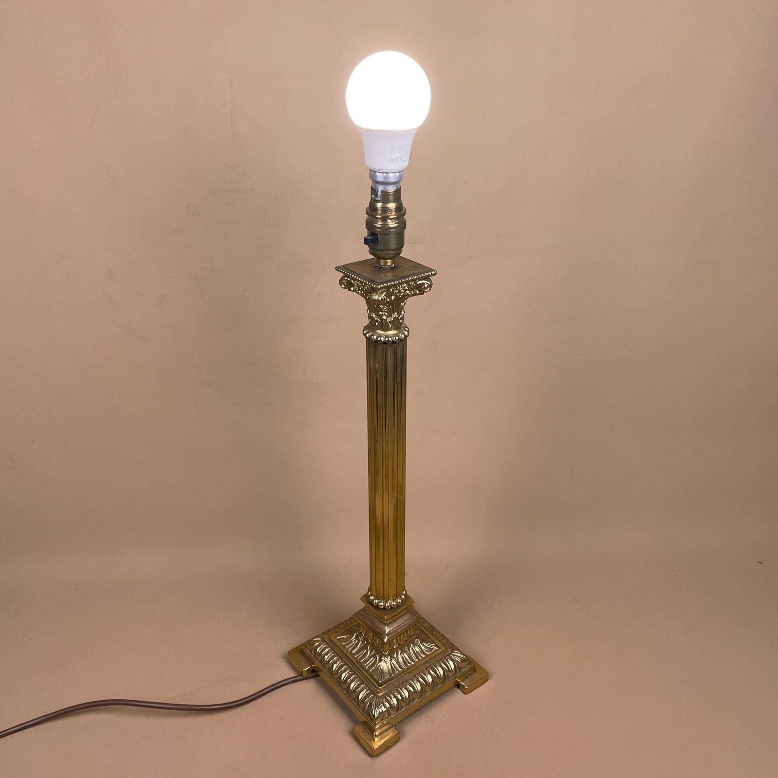 photo furniture Antique Metal Gold Brass Lamp Light Ornate Patterned Vintage Square Pattern Bedside Side Desk Heavy 4 Feet Column Regency Classic Large