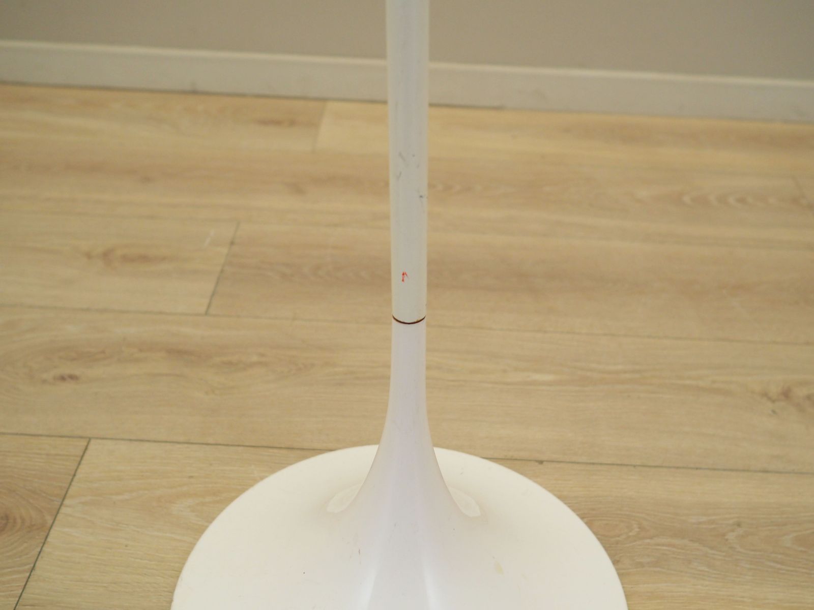 Floor Lamp Panthella, Danish Design, 1970s, Manufacturer: Louis Poulsen, Designer: Verner Panton photo vinterior