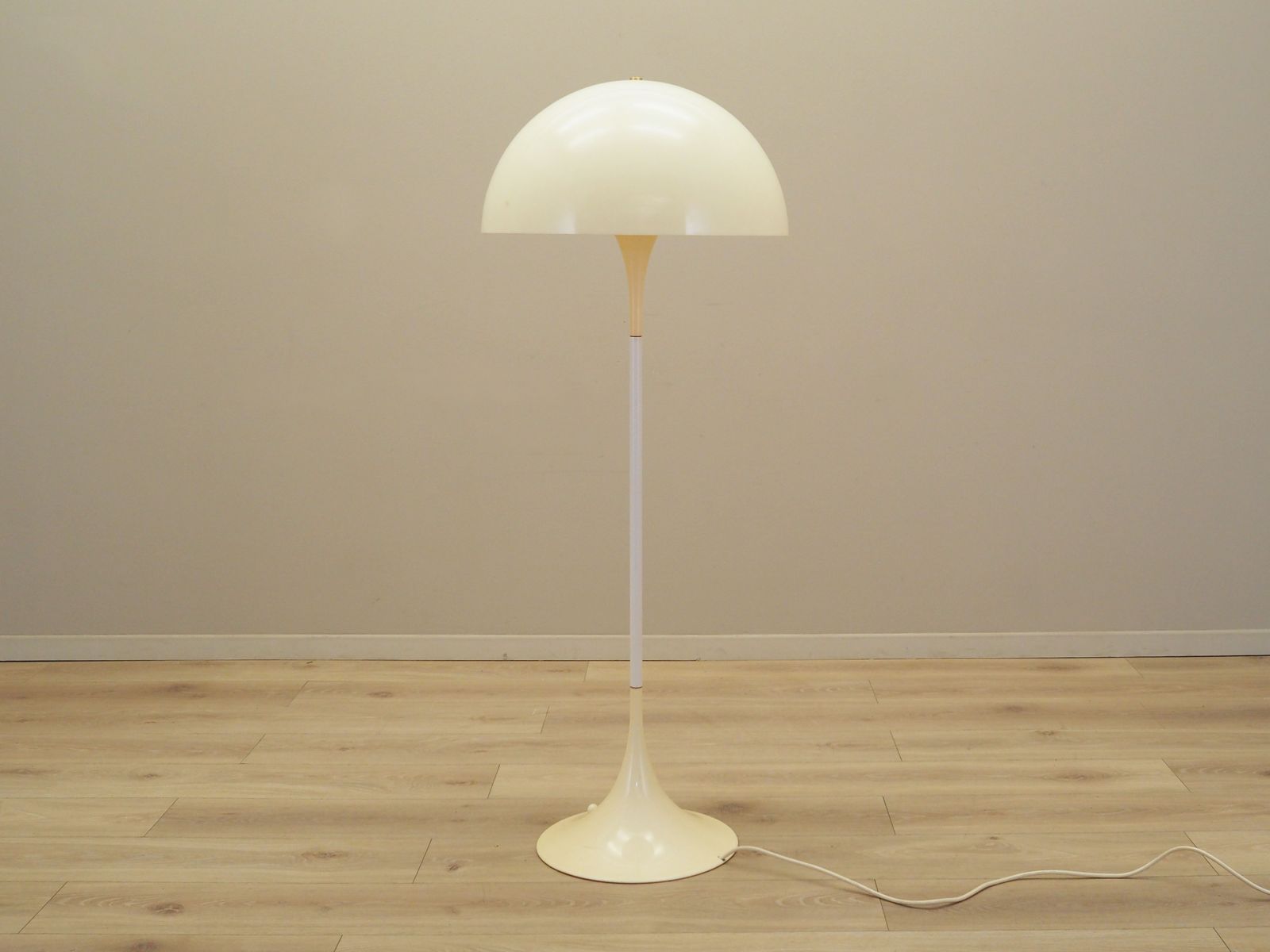 Floor Lamp Panthella, Danish Design, 1970s, Manufacturer: Louis Poulsen, Designer: Verner Panton photo furniture