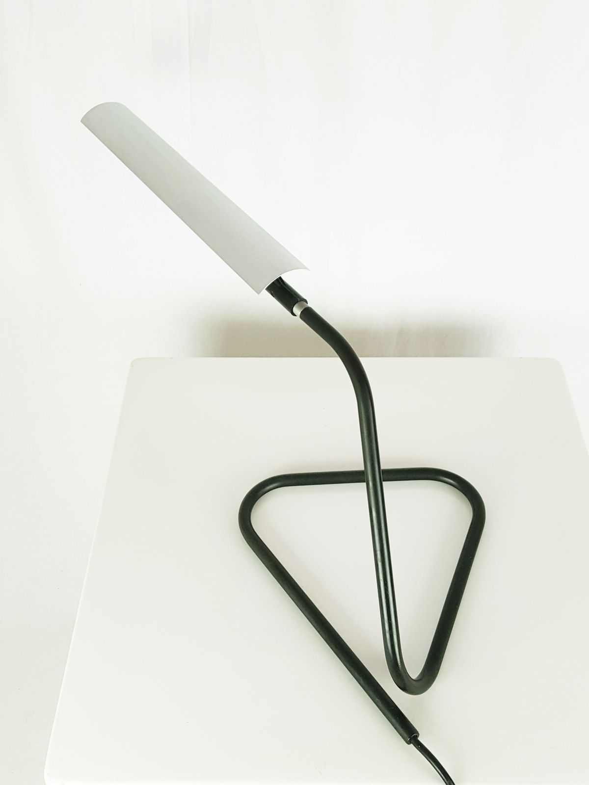 photo vintage Black Metal And Aluminum Tubino Table Lamp By Achille & Pier Giacomo Castiglioni For Flos, 1970s