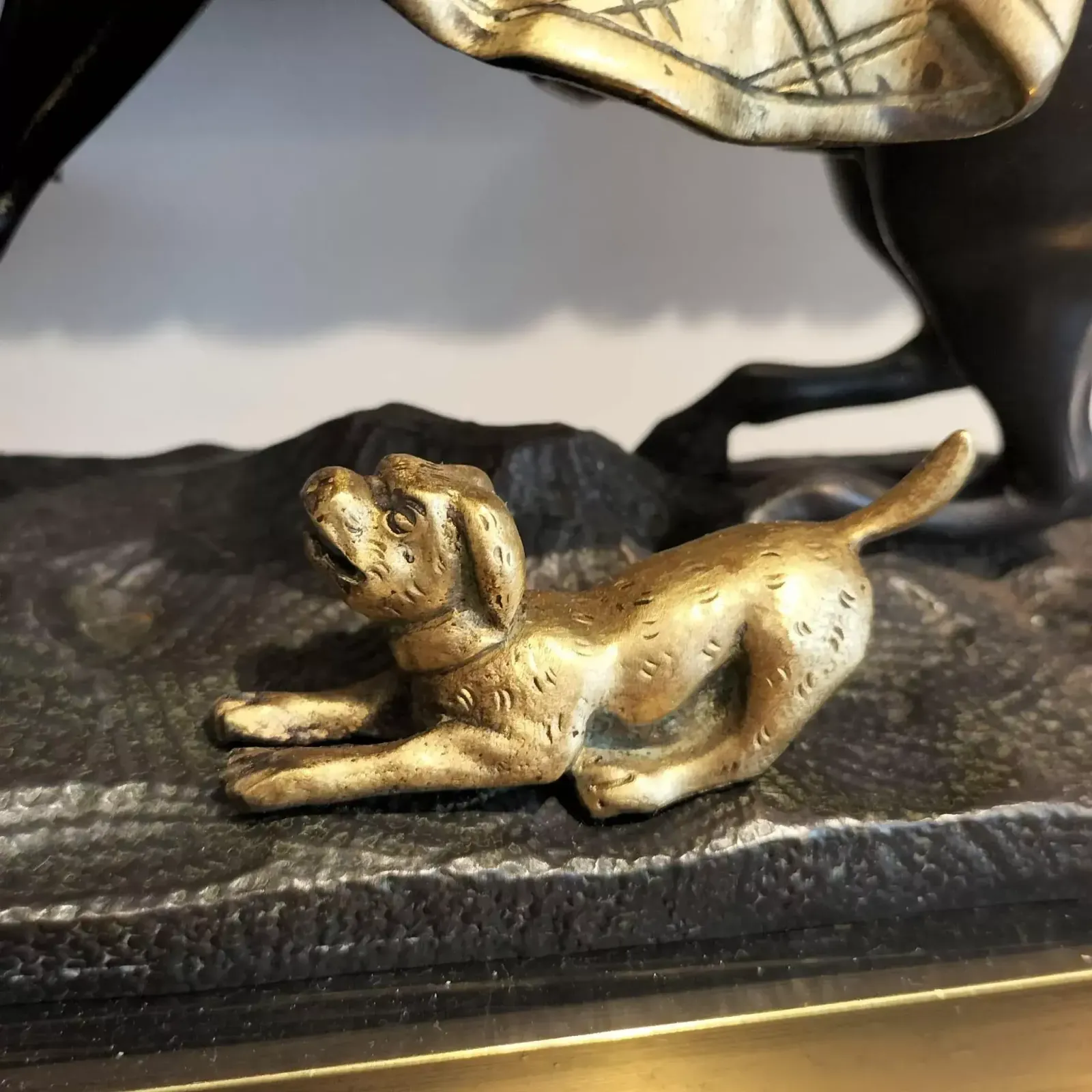 2270.0 Empire Clock In Representing A Horse And A Dog In Gilt Bronze, 19th Century photo
