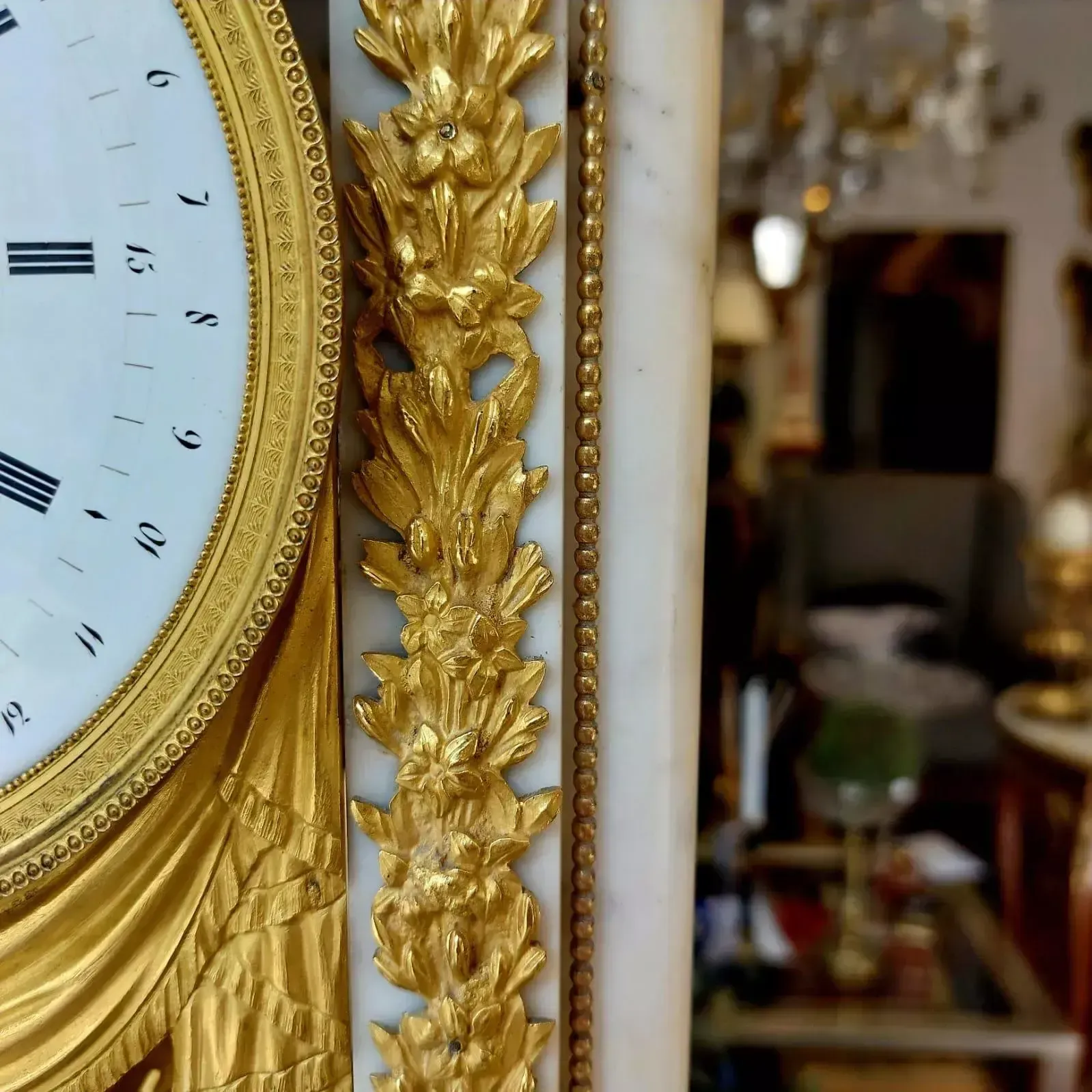 Empire Period Portico Clock In White Marble And Gilt Bronze, 19th Century photo vinterior