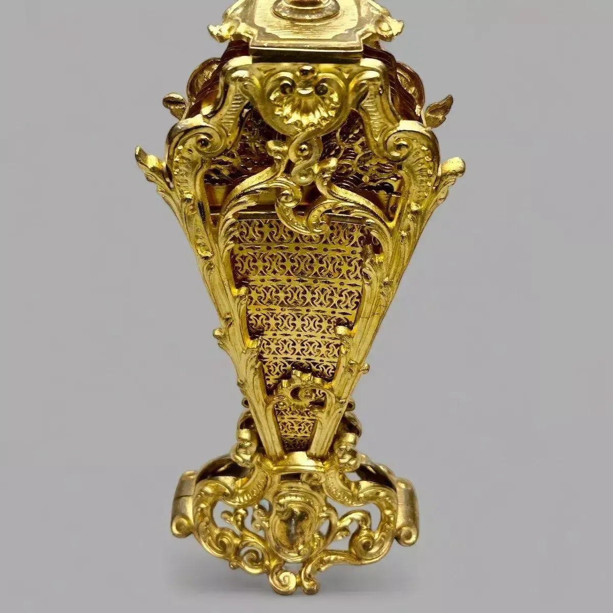photo furniture 19th Century Fireplace Screen In Gilt Bronze