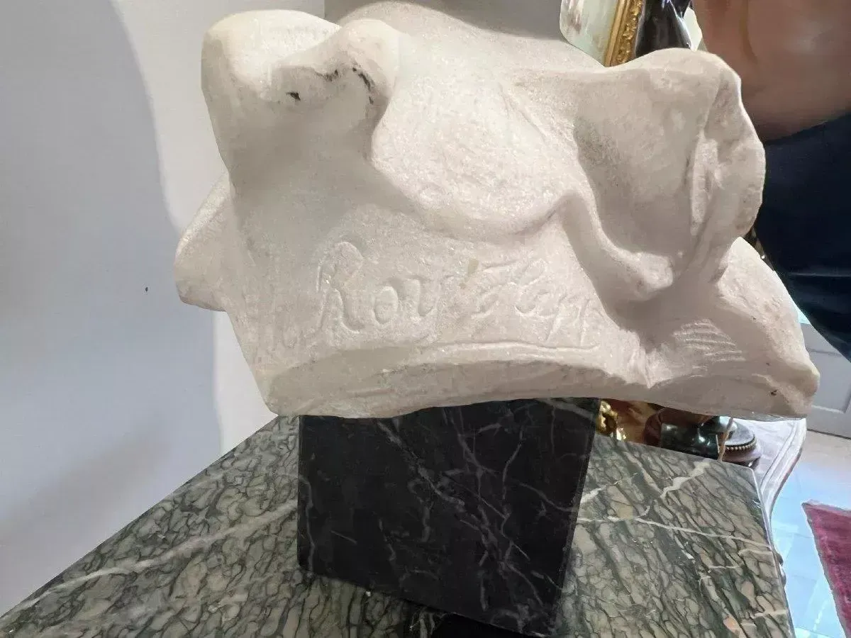 photo furniture Late 19th Century Carrara Marble Bust Of A Young Girl