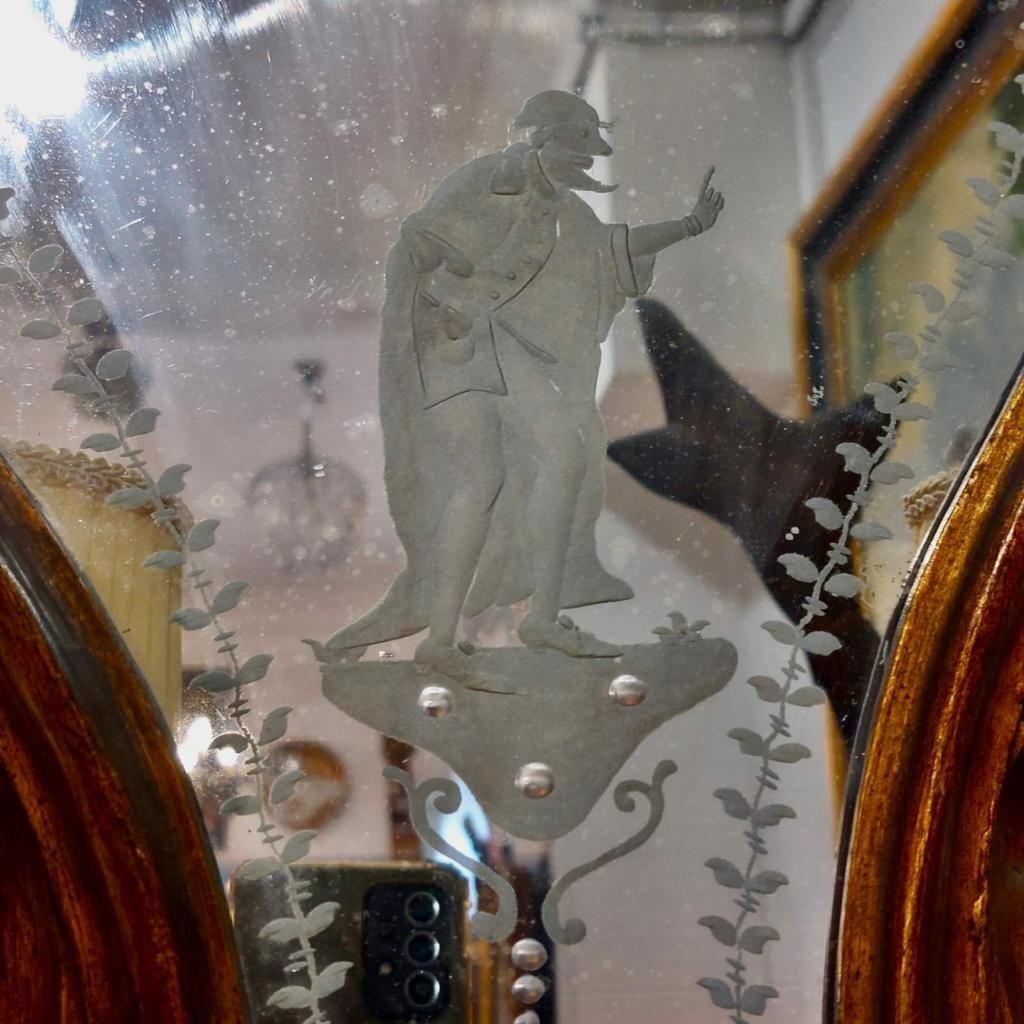 19th Century Pair Of Venetian Giltwood Sconces With Engraved Glass Background photo 2292.0