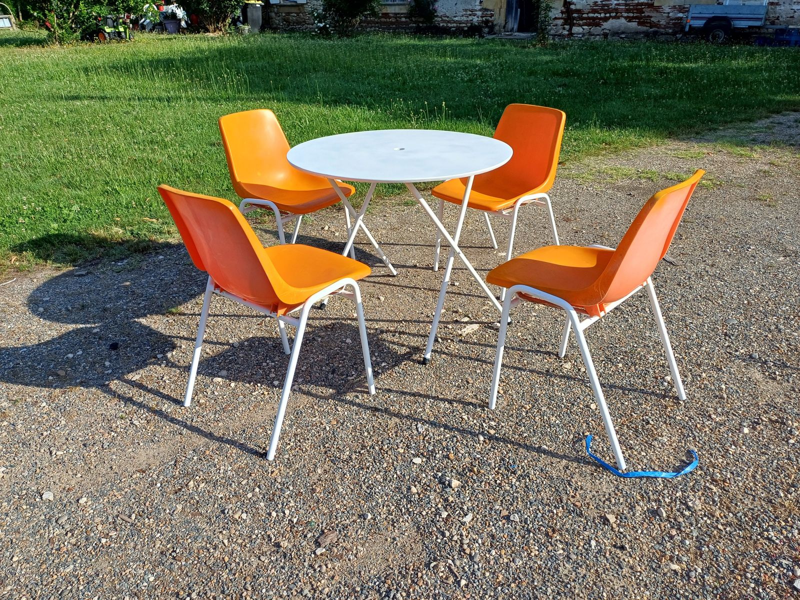 photo vinterior Vintage Iron And Plastic Garden Furniture