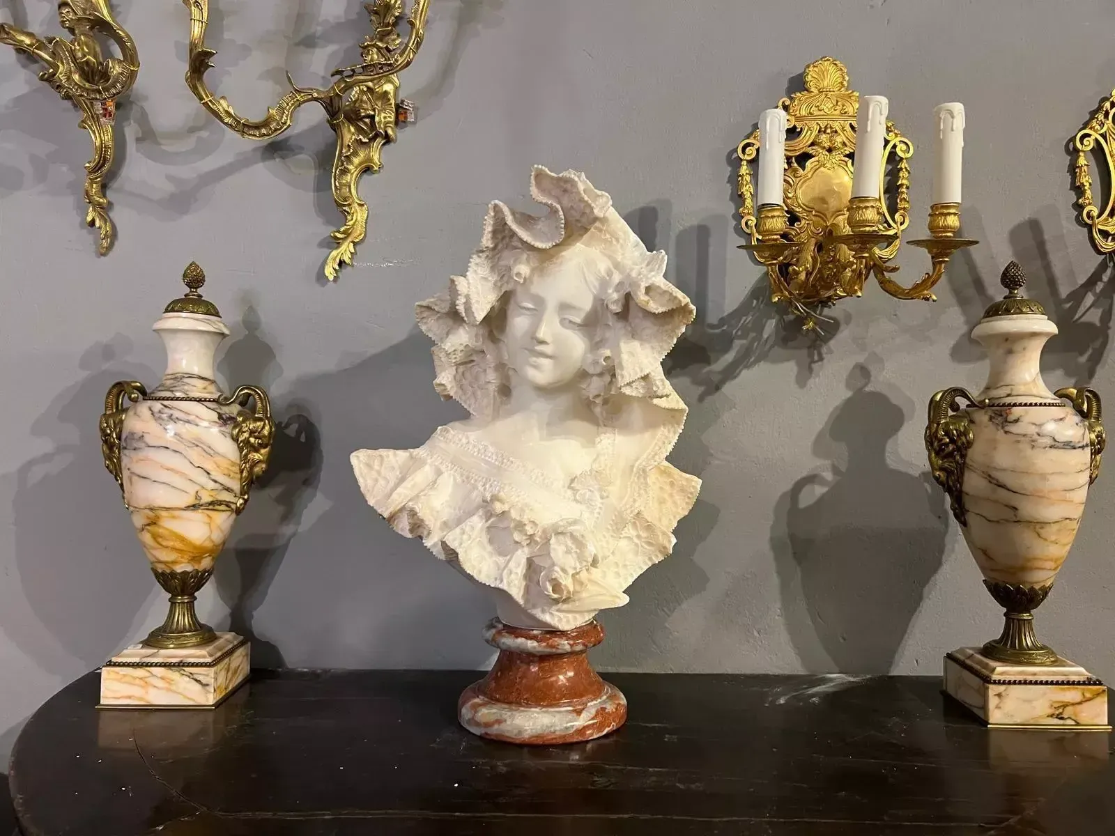 photo furniture 19th Century Bust Of A Young Lady In White Marble By Flli Romanelli