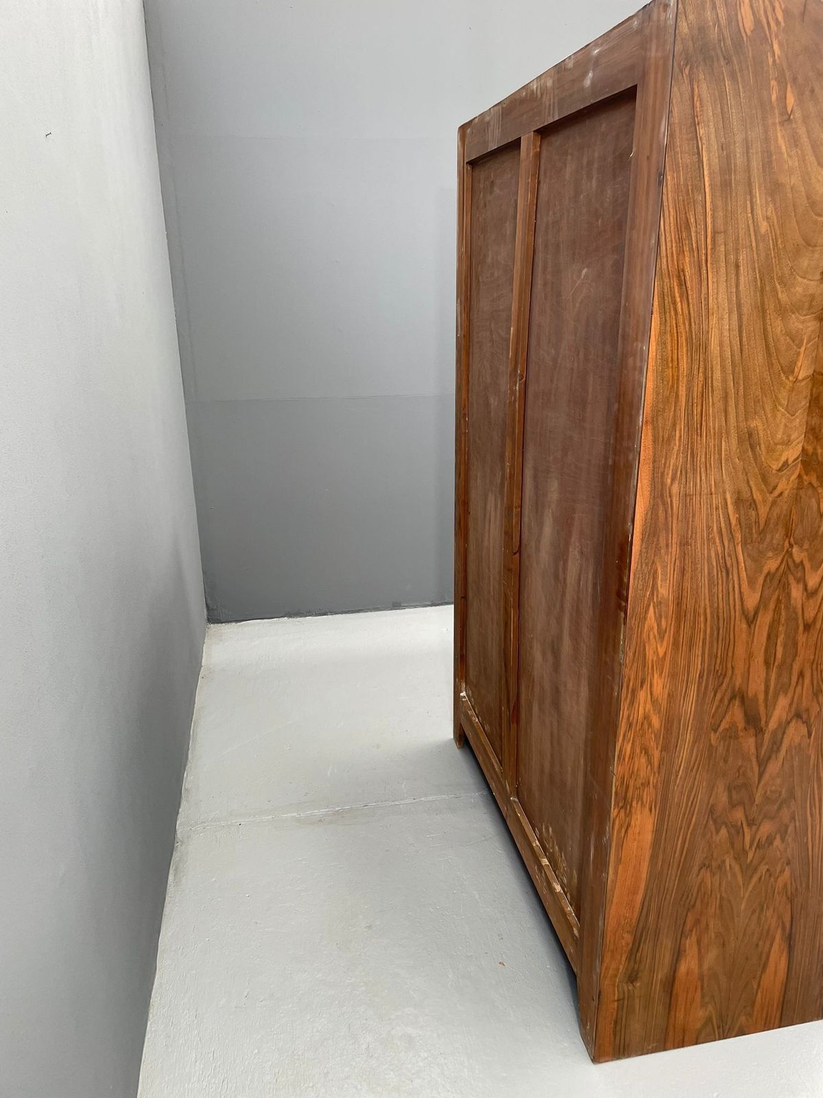 Your20th Gerestaureerde Kledingkast Met Walnootfineer En Art Deco Invloeden, Jaren 1930–1960 Rs. 147.700,00 photo vintage