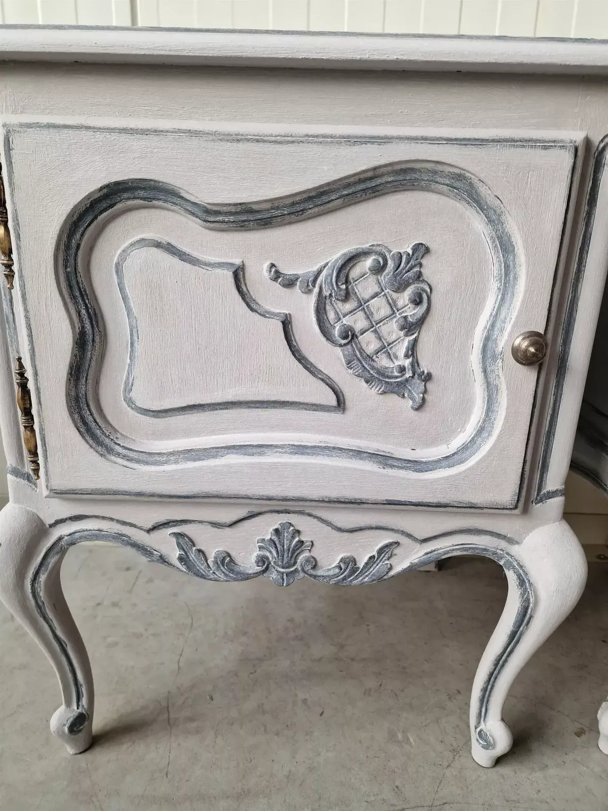 A Pair Of Nightstands, Mid 20th Century photo vinterior