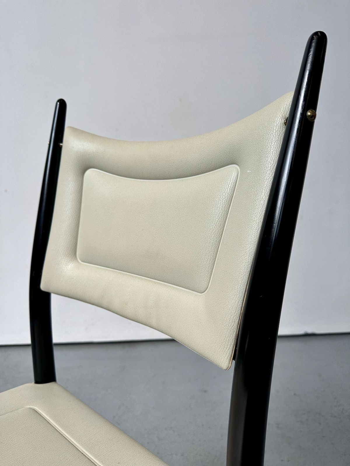 photo furniture Vintage Set Of Four G Plan Tola Librenza Chairs By E. Gomme. Gio Ponti. Danish Retro Mid Century