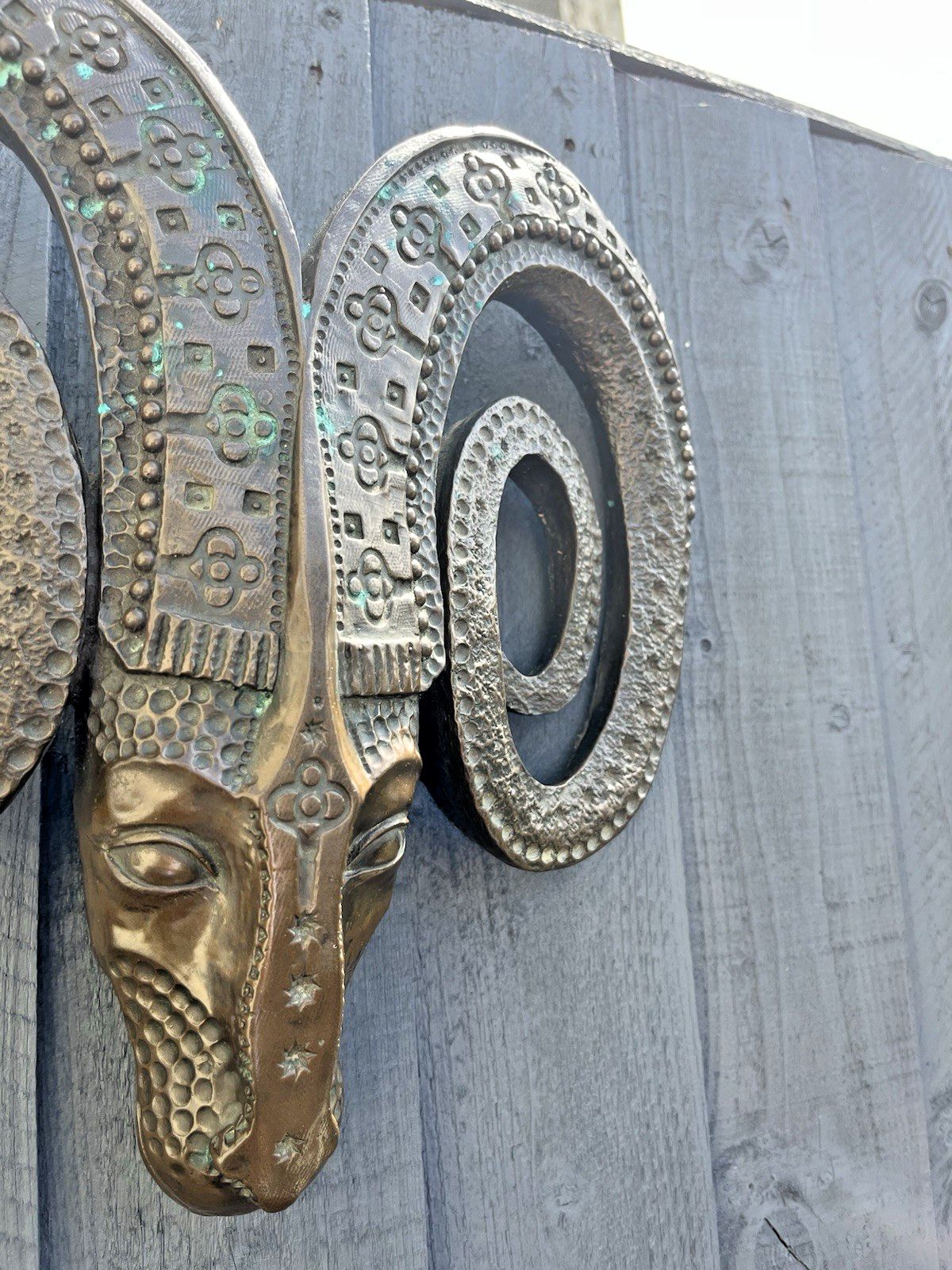 photo vinterior Signed John Letts Bronze Resin Ram Brutalist Folk Wall Hanging Art Sculpture