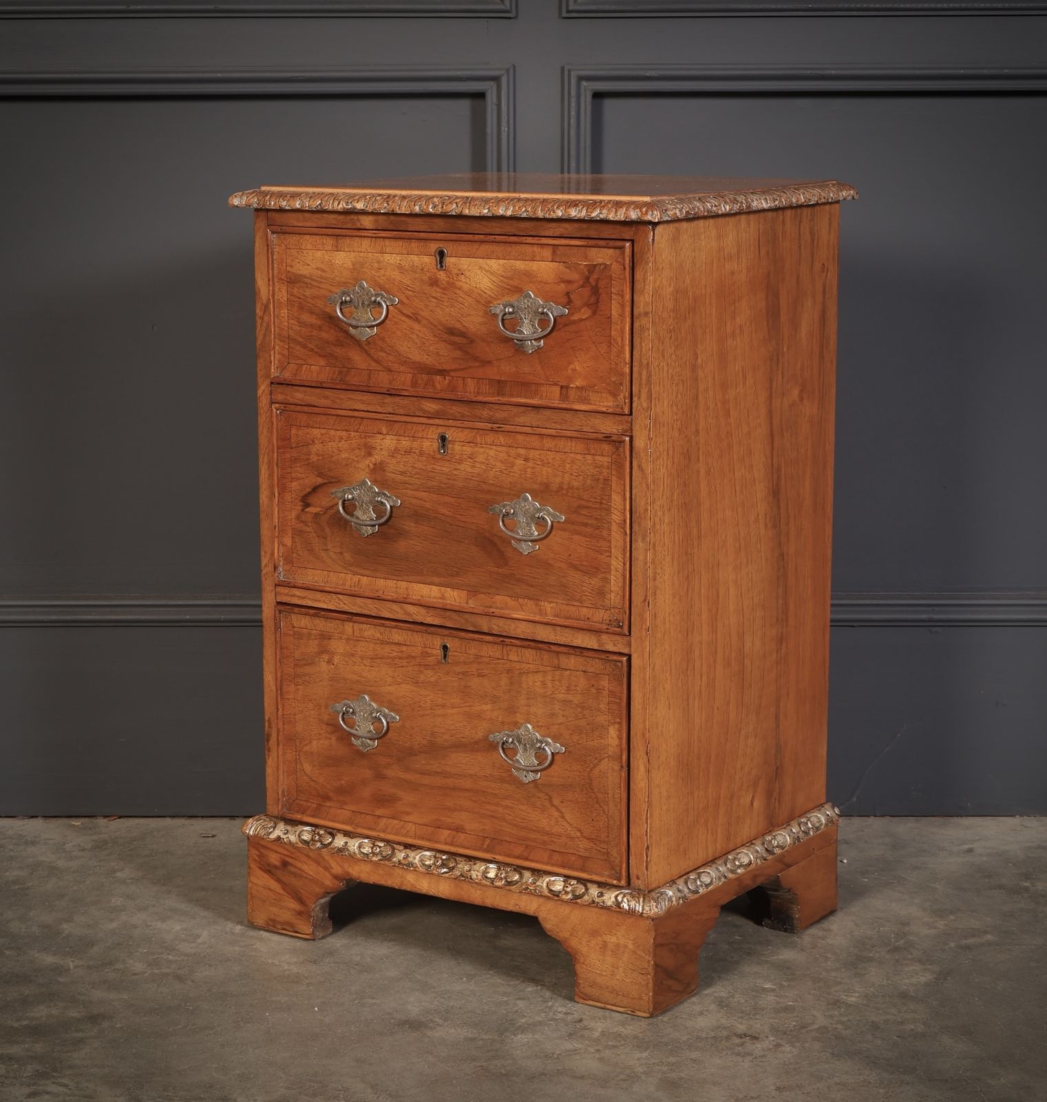photo vinterior Pair Of Walnut Bedside Chests, 1900s