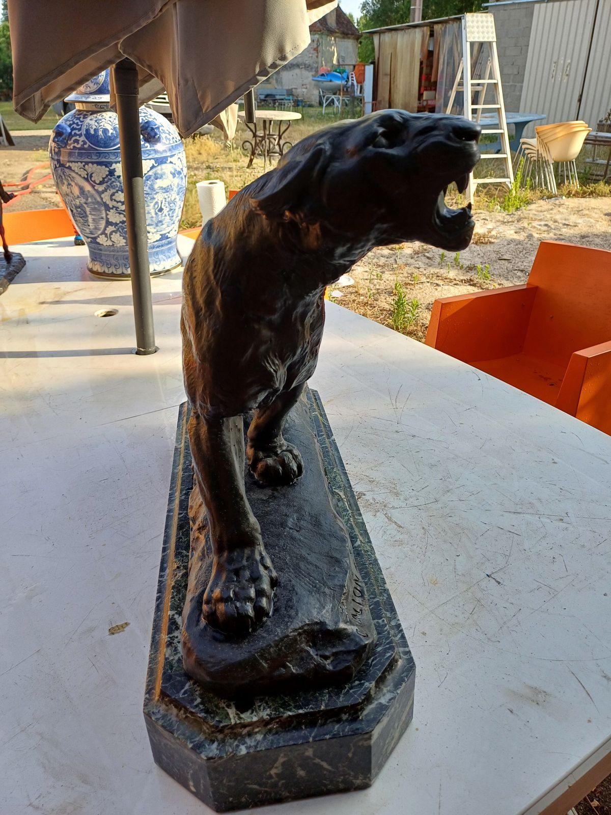 photo furniture Bronze: Charles Valton (1851 1918) Panther