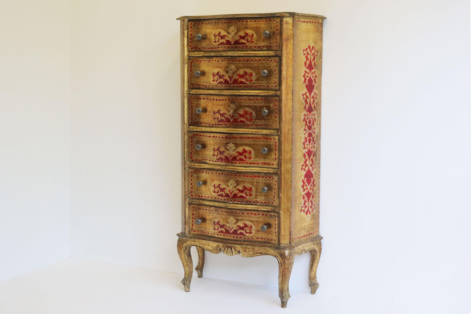 Hoge Italiaanse Ladekast In Florentijnse Renaissance Stijl Met Zes Lades photo furniture