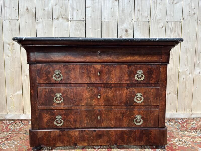 Commode époque Restauration En Placage D’acajou Flammé