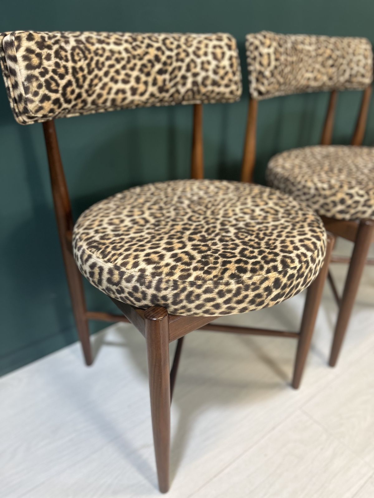 photo for sale Gplan Round Extending Dining Table And 4 Round Dining Chairs From The Fresco Range