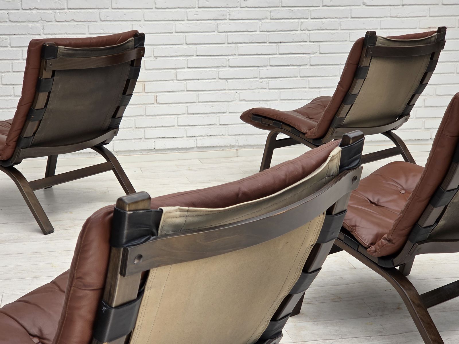 photo furniture Ca. Jaren 1970, Deense Fauteuil Van Farstrup, Meubeleer, Canvas, Gebogen Hout.
