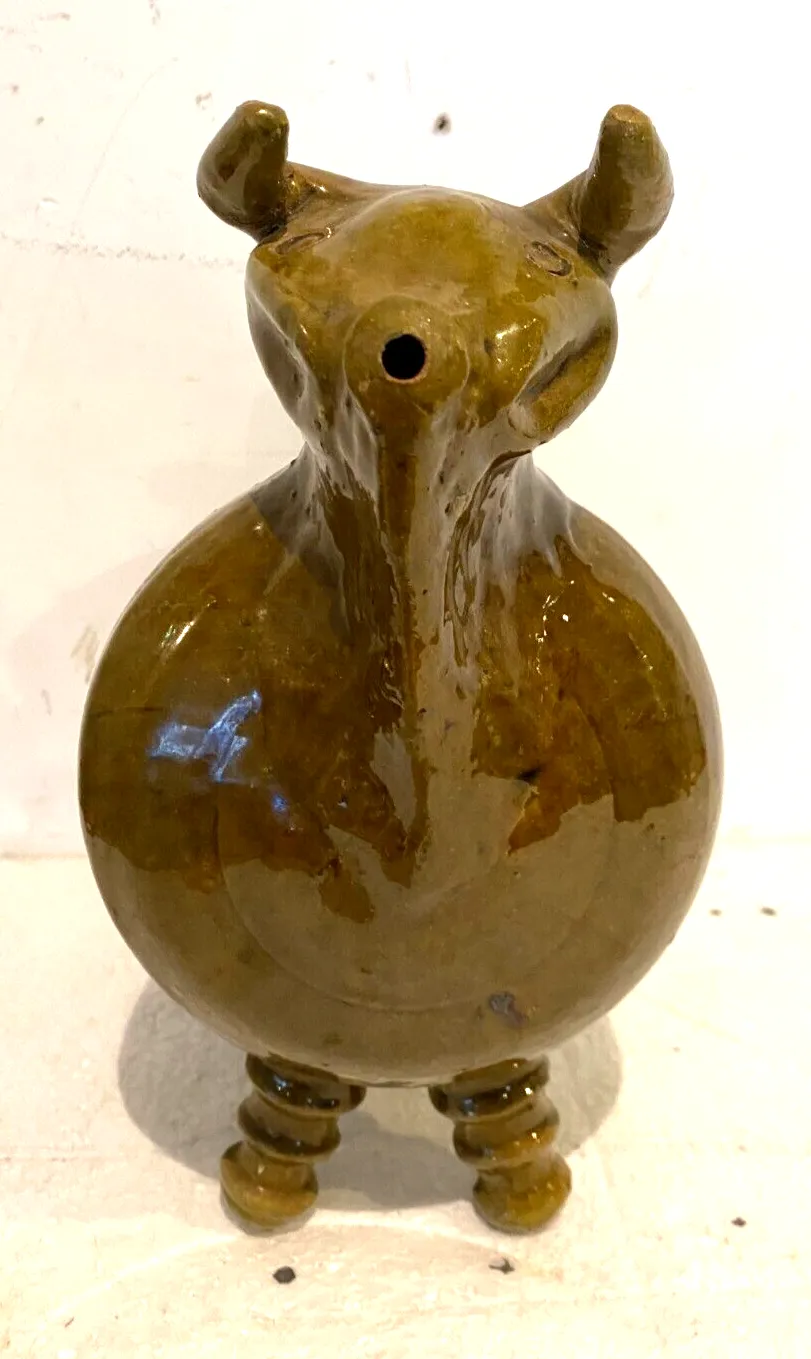 Cruche En Terre Cuite Vernissée A Décor D'une Tète De Taureau XX Siècle photo vintage