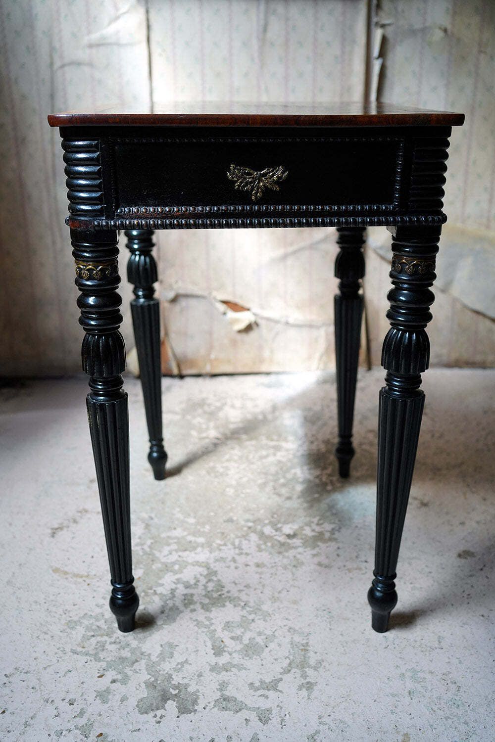 photo vintage A Fine Late Regency/William IV Period Rosewood & Ebonised Side Table C.1825 35