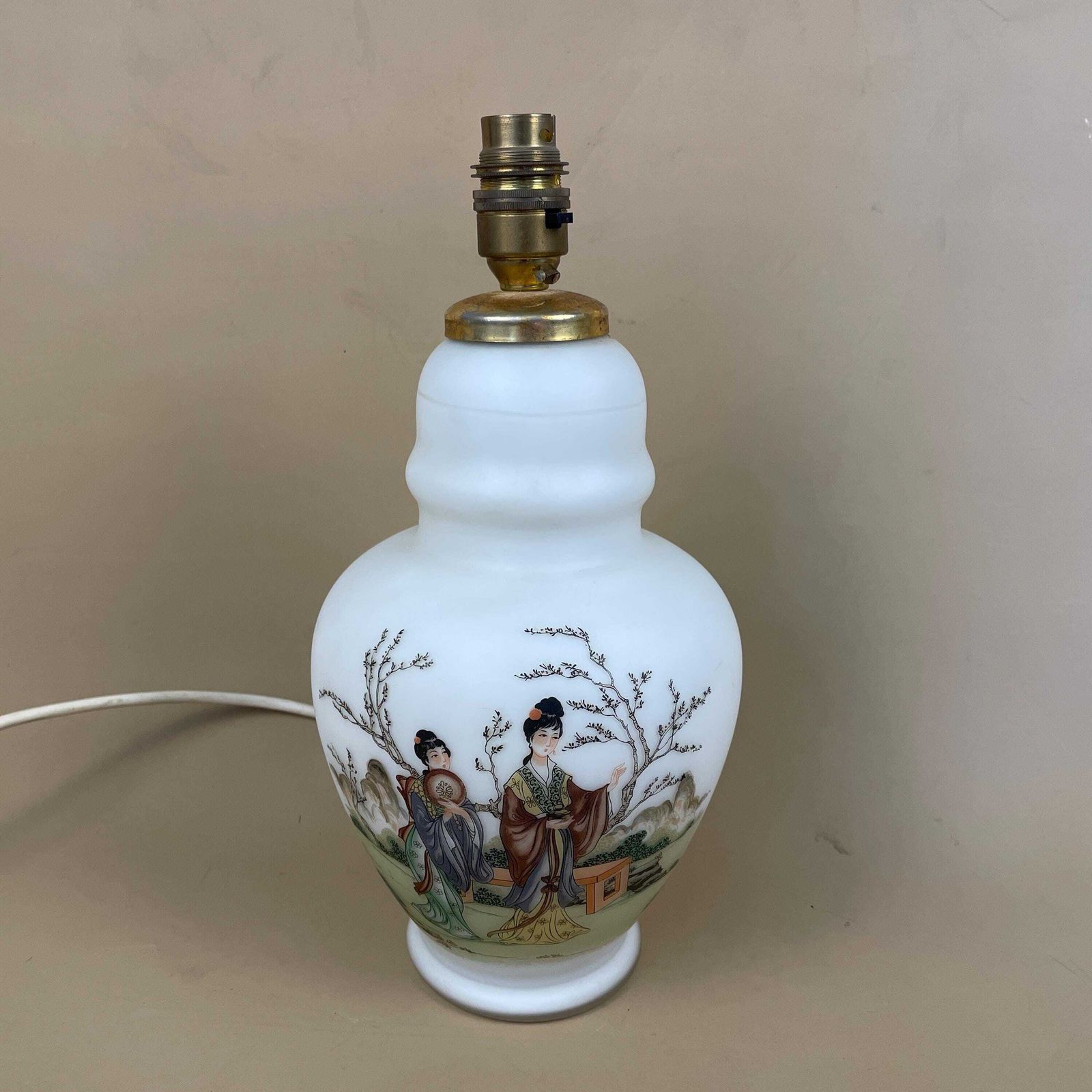 Vintage Oriental Antique Fine Glass Lamp Light Bedside Table Hand Painted White Asian Vase Vintage Brass Metal Gold Geisha Japanese