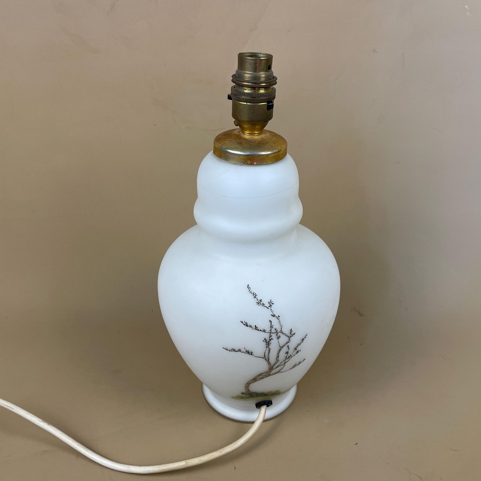 Vintage Oriental Antique Fine Glass Lamp Light Bedside Table Hand Painted White Asian Vase Vintage Brass Metal Gold Geisha Japanese photo furniture