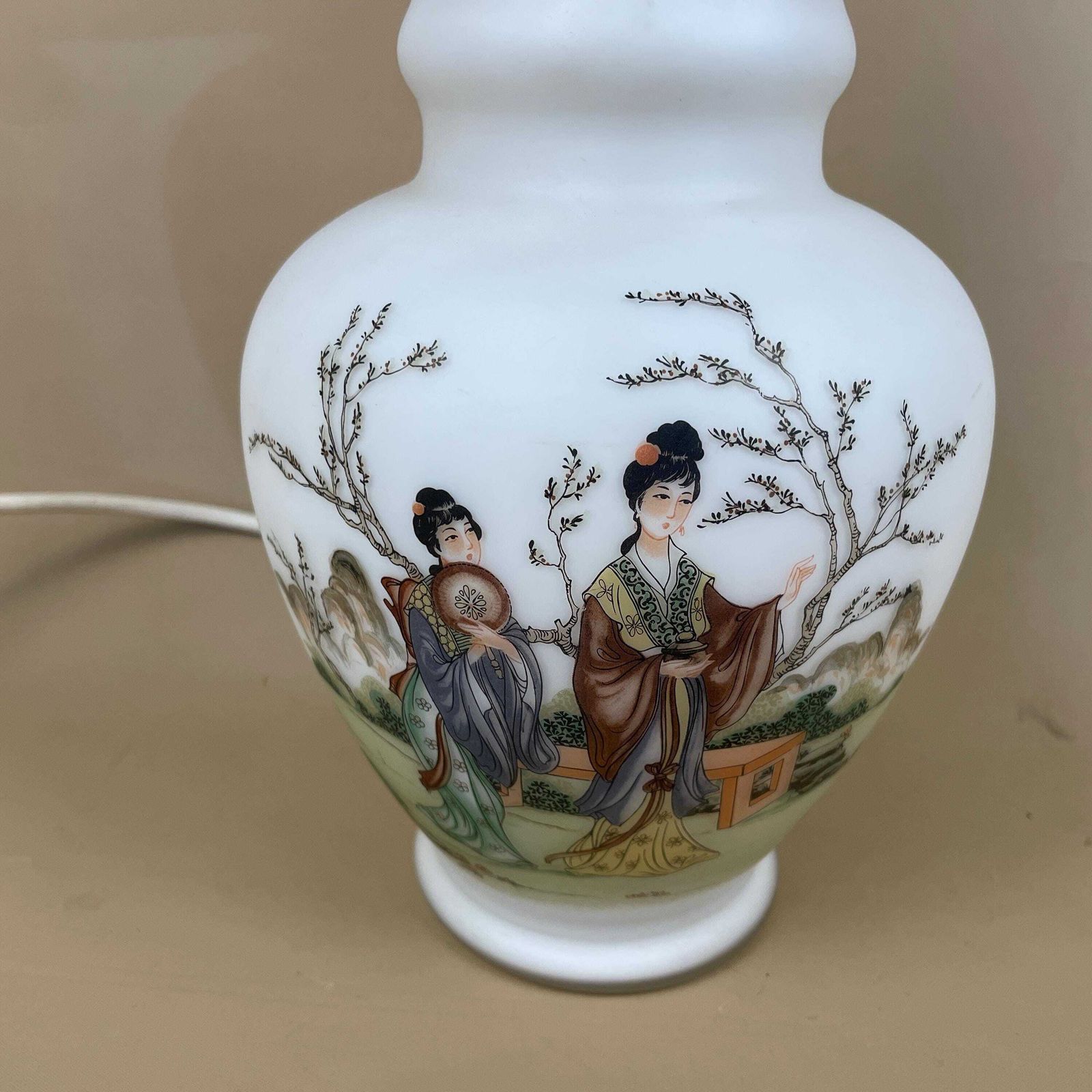 Vintage Oriental Antique Fine Glass Lamp Light Bedside Table Hand Painted White Asian Vase Vintage Brass Metal Gold Geisha Japanese photo Lighting