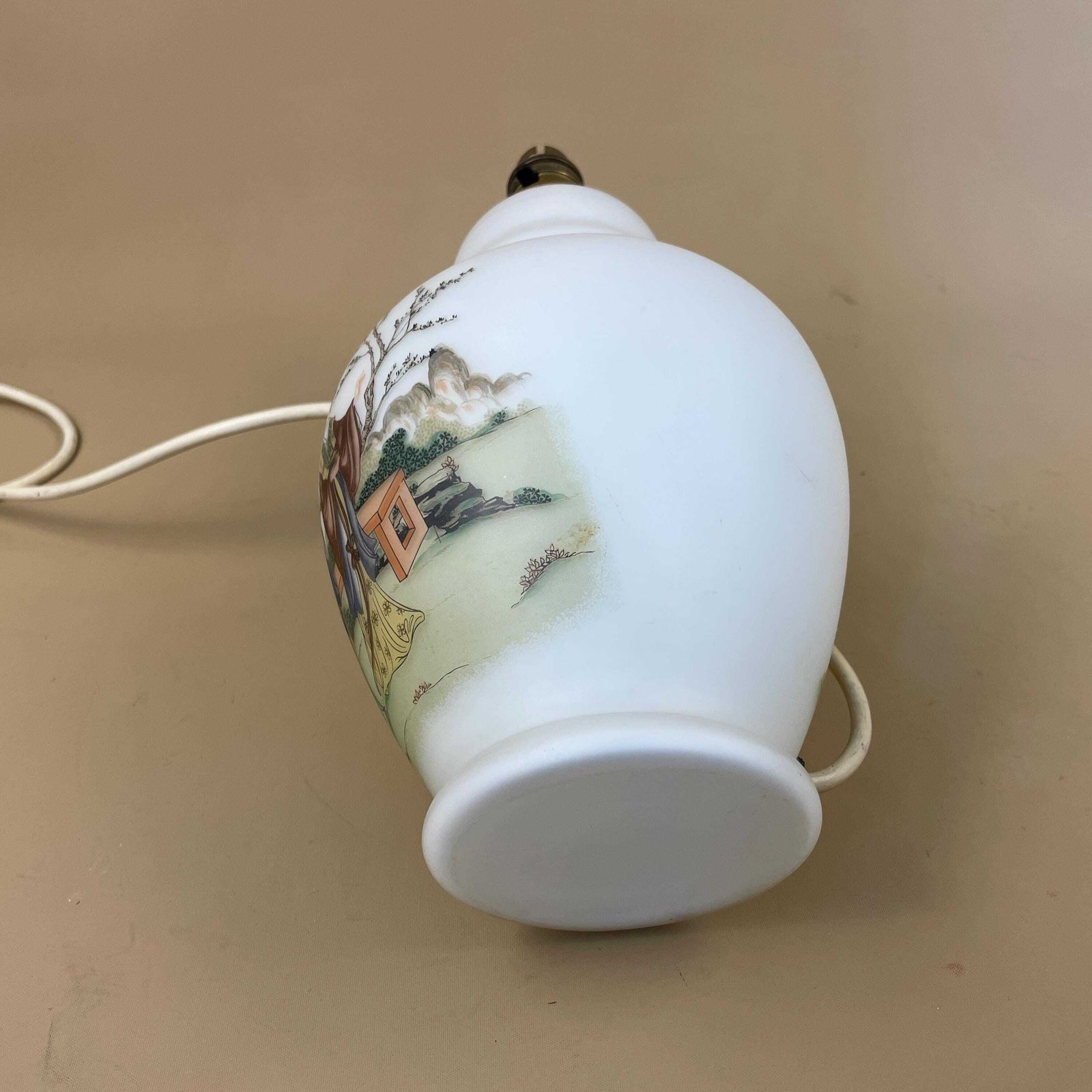 Vintage Oriental Antique Fine Glass Lamp Light Bedside Table Hand Painted White Asian Vase Vintage Brass Metal Gold Geisha Japanese photo vinterior