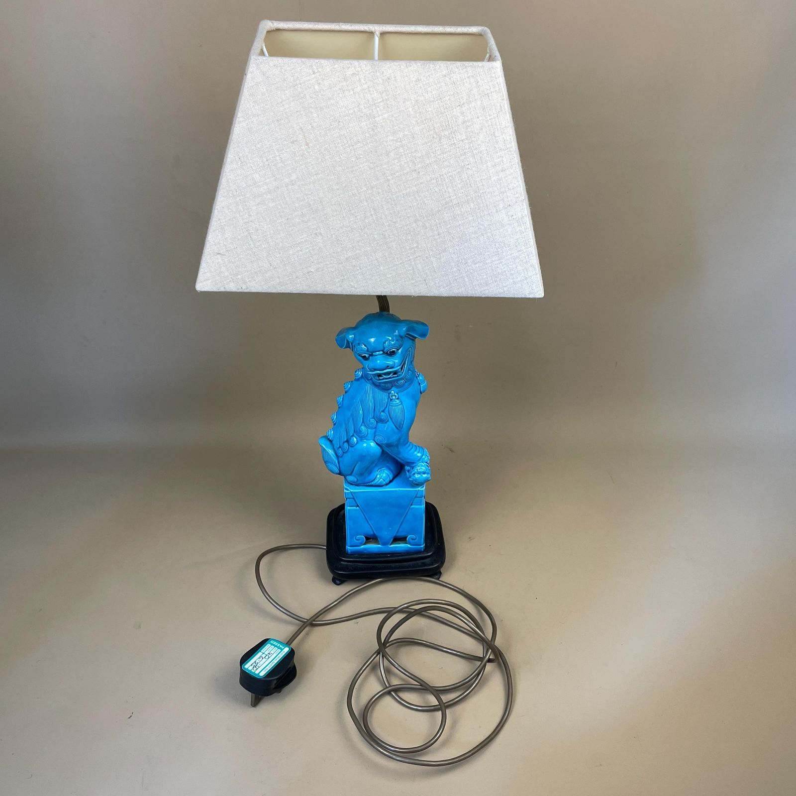 Vintage Oriental Lamp Bedside Table Light Blue Foo Dog Chinese Wooden Lampshade Pattern Ceramic Antique Classic Gold Brass Metal Shade photo vintage