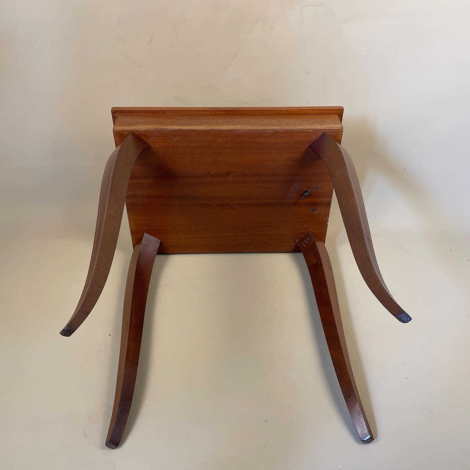 photo furniture Antique Wooden Table Vintage Wood Side Musical Swiss Marquetry Patterned Reuge Side Coffee Console Hallway Plant Stand Rectangle Varnished