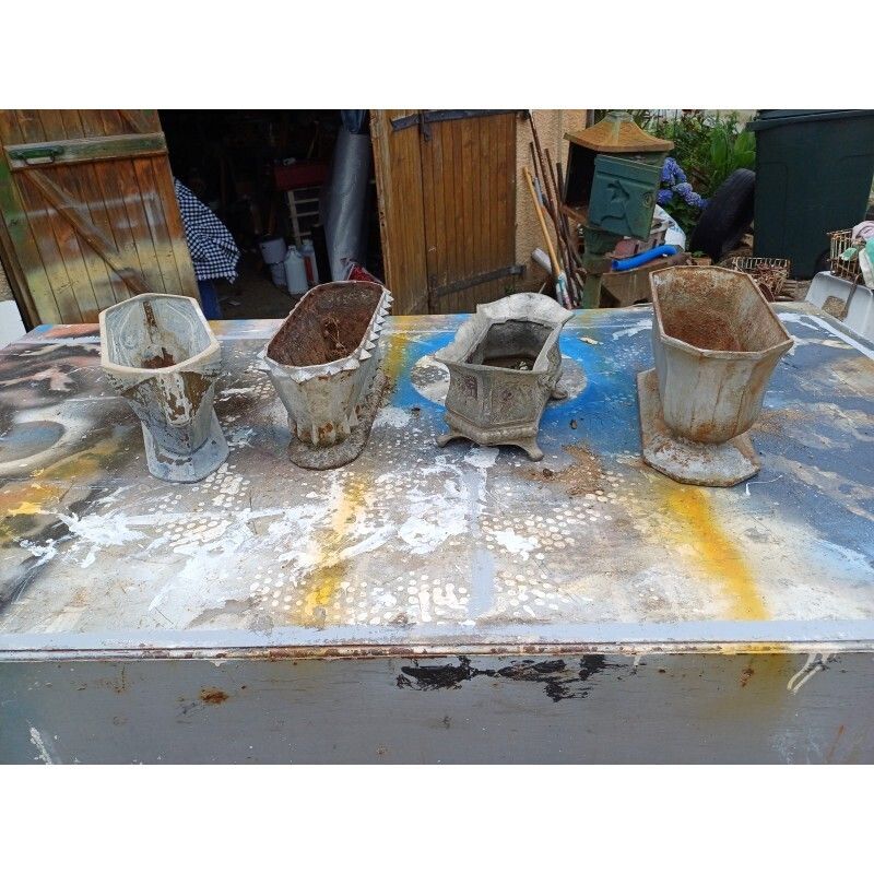 photo furniture Set Of 4 Cast Iron Planters 1900 From Charleville   Mézières