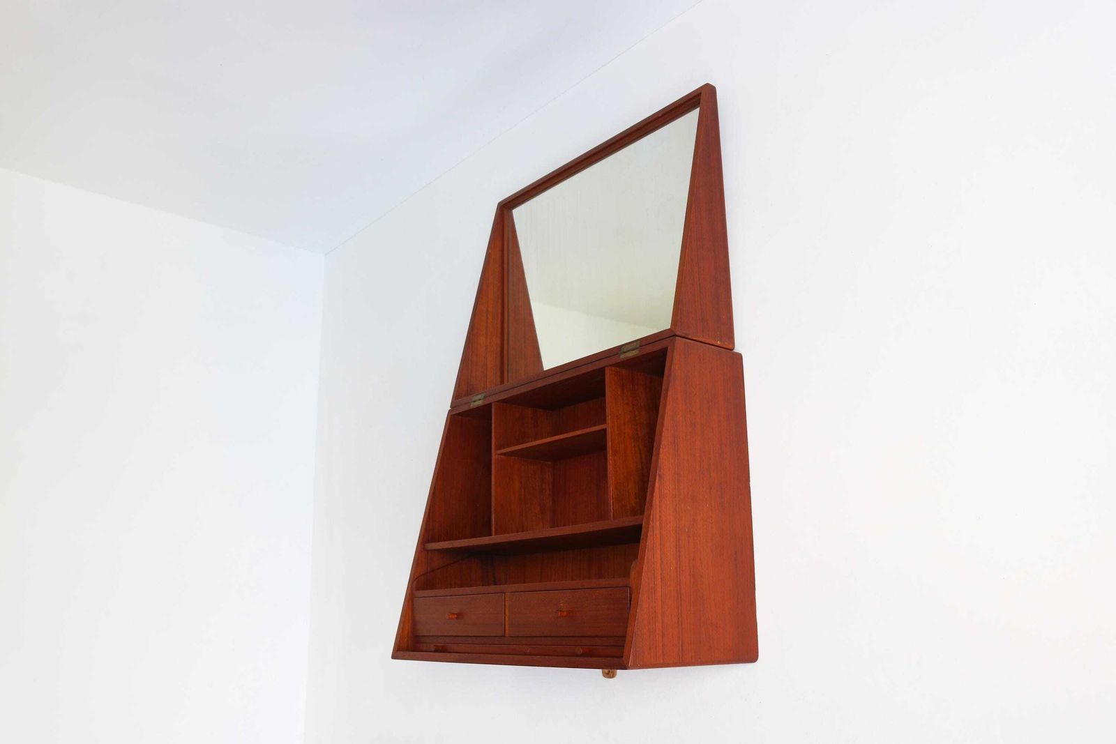 Vintage Deens Teakhouten Wandgemonteerde Toiletcabinet Van Poul Jensen & Knud Frandsen | Mid Century Scandinavisch Modern Klapspiegelkabinet, 1960 photo for sale
