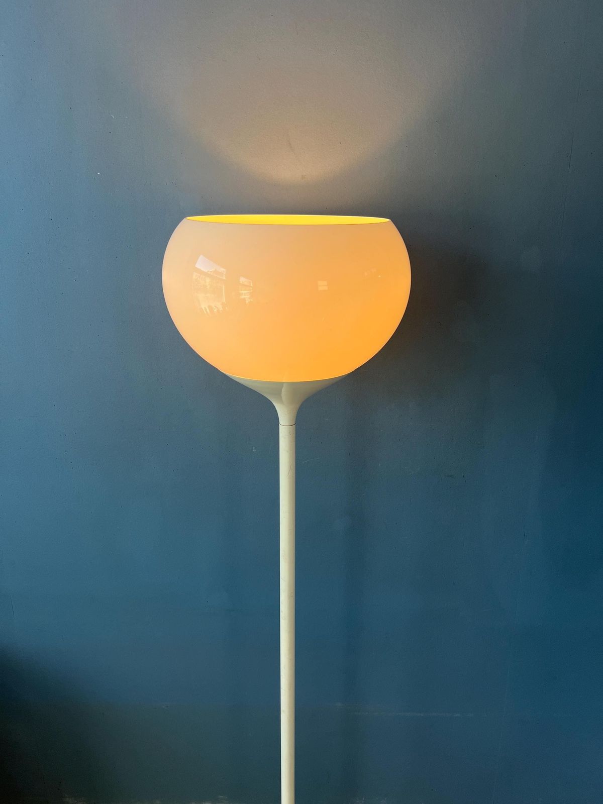 White Vintage Mid Century Guzzini Style Space Age Floor Lamp photo Lighting